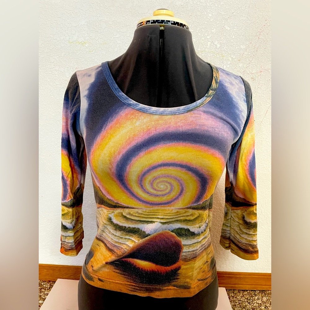 Artist print on 3/4 length tee shirt. Mark Henson